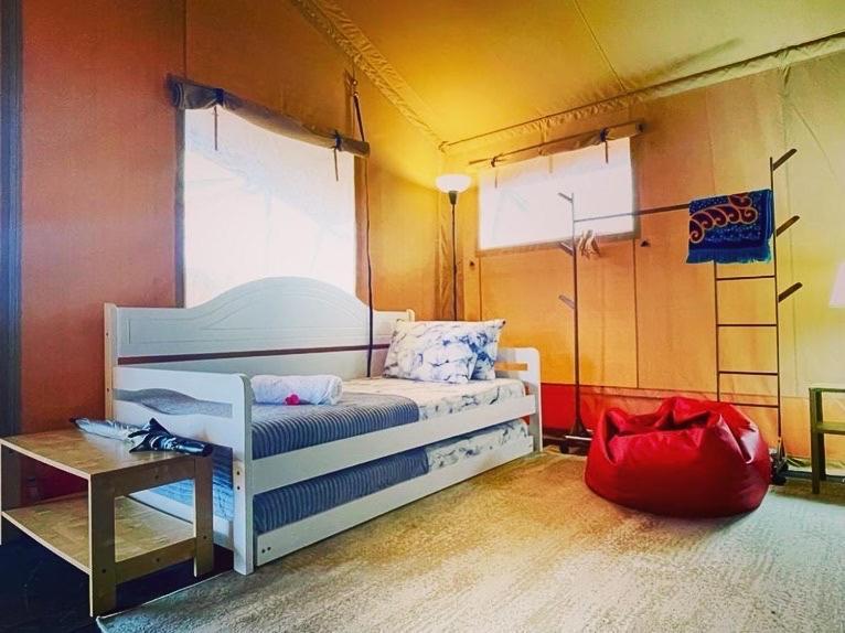 Rembulan Escape - Beachfront Safari Tent Kampung Penarik Eksteriør billede