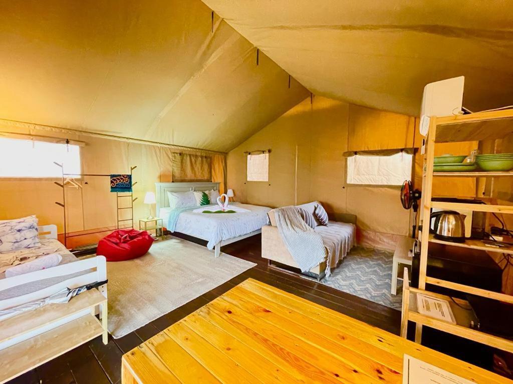 Rembulan Escape - Beachfront Safari Tent Kampung Penarik Eksteriør billede