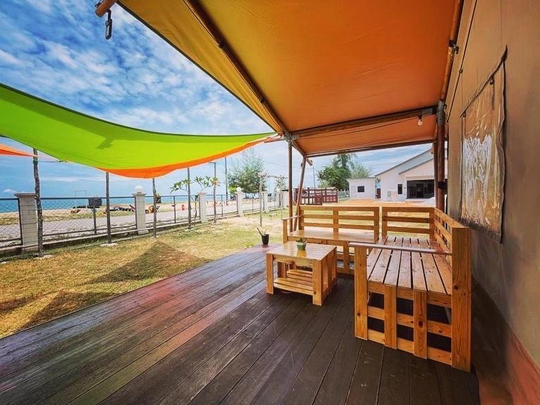 Rembulan Escape - Beachfront Safari Tent Kampung Penarik Eksteriør billede